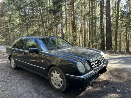 Mercedes-Benz E 280 1997 года за 2 200 000 тг. в Караганда
