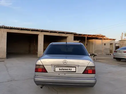 Mercedes-Benz E 220 1993 года за 1 900 000 тг. в Актау – фото 6