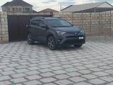 Toyota RAV4 2017 года за 9 700 000 тг. в Актау
