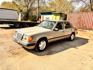 Mercedes-Benz E 230
