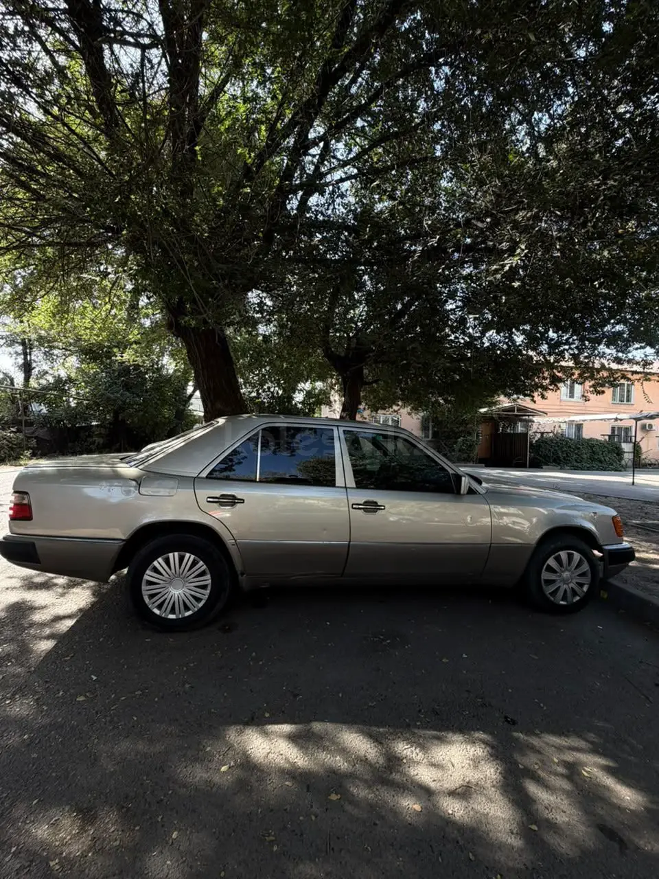 Mercedes-Benz E-Class, 1989