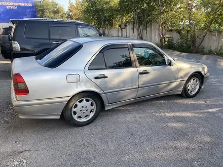 Mercedes-Benz C 180 1997 года за 2 500 000 тг. в Актобе – фото 4