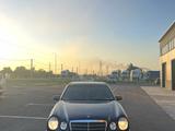Mercedes-Benz E 230 1997 года за 2 400 000 тг. в Павлодар – фото 2
