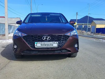 Hyundai Accent 2021 года за 7 400 000 тг. в Атырау – фото 2