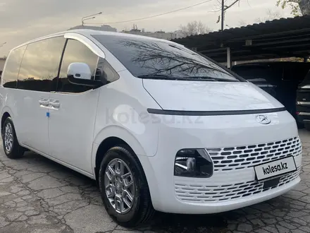 Hyundai Staria 2022 года за 19 500 000 тг. в Алматы