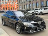 Toyota Camry 2017 года за 15 500 000 тг. в Астана – фото 4