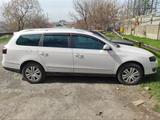 Volkswagen Passat 2008 года за 3 500 000 тг. в Шымкент – фото 2