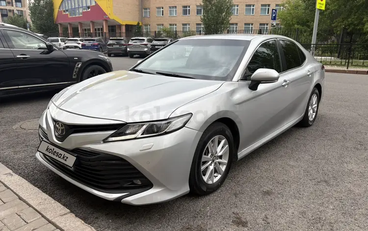 Toyota Camry 2018 года за 10 500 000 тг. в Астана