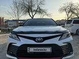 Toyota Camry 2021 года за 17 000 000 тг. в Шымкент