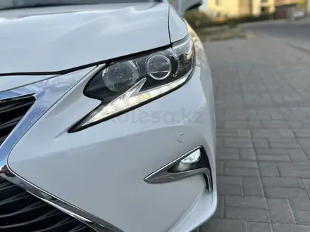 Lexus ES 300h 2013 года за 13 150 000 тг. в Актау – фото 3