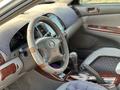 Toyota Camry 2003 года за 5 000 000 тг. в Атырау – фото 3