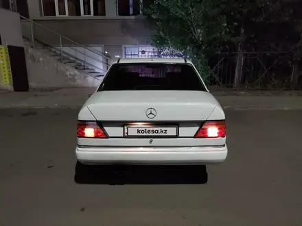 Mercedes-Benz E 230 1990 года за 1 000 000 тг. в Астана – фото 2