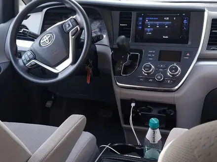 Toyota Sienna 2014 года за 10 000 000 тг. в Атырау – фото 2