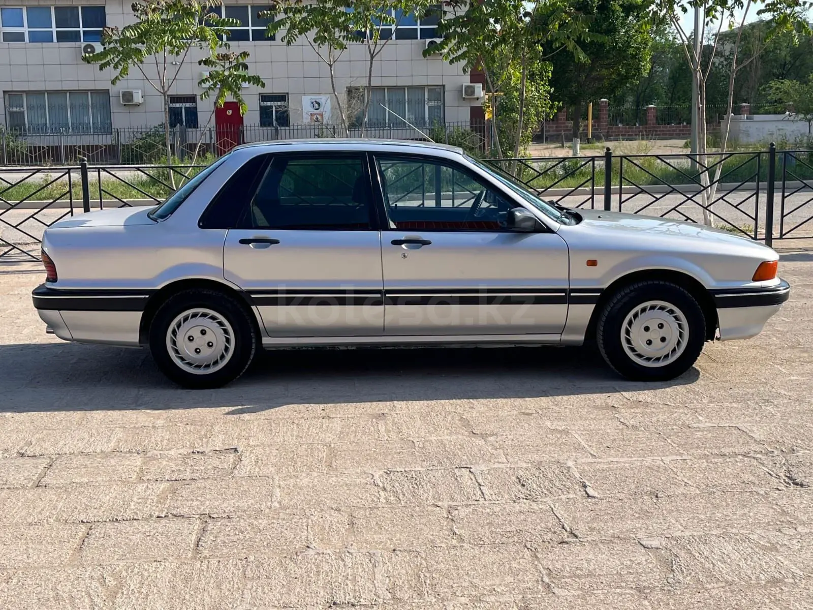 Mitsubishi Galant, 1990