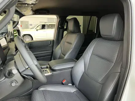 Toyota Land Cruiser Prado Luxe 2025 года за 47 800 000 тг. в Актобе – фото 4