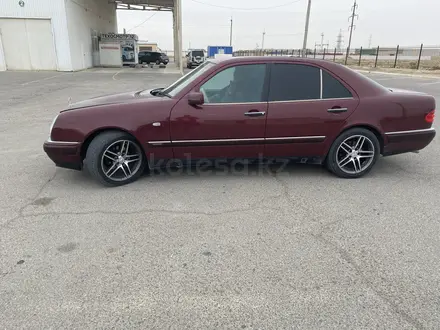 Mercedes-Benz E 280 1998 года за 2 800 000 тг. в Актау