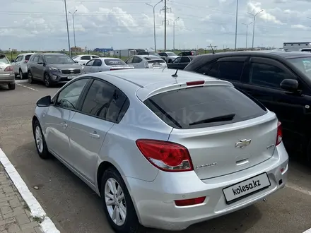 Chevrolet Cruze 2013 года за 3 350 000 тг. в Астана – фото 2