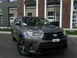 Toyota Highlander 2019 года за 11 800 000 тг. в Актау