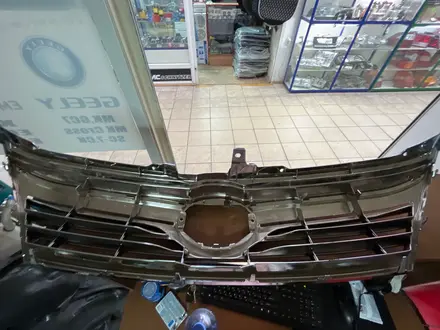 Решетка радиатора Toyota Camry 50 Hybrid за 35 000 тг. в Актобе – фото 2