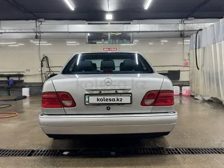 Mercedes-Benz E 320 1999 года за 5 400 000 тг. в Астана – фото 4