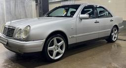 Mercedes-Benz E 320 1999 года за 5 400 000 тг. в Астана – фото 2