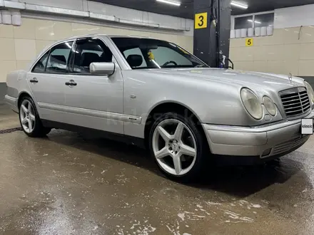 Mercedes-Benz E 320 1999 года за 5 400 000 тг. в Астана – фото 3