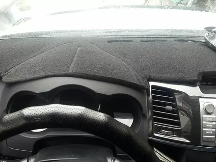 Накидка на панель приборов Toyota Fortuner с 2012г за 5 500 тг. в Алматы – фото 2