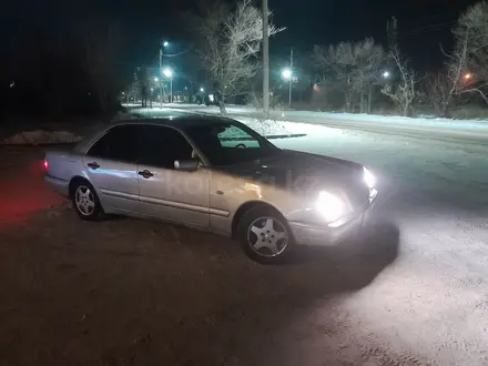 Mercedes-Benz E 240 1997 года за 2 500 000 тг. в Караганда – фото 6