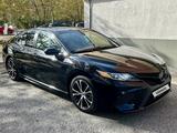 Toyota Camry 2019 года за 10 500 000 тг. в Атырау