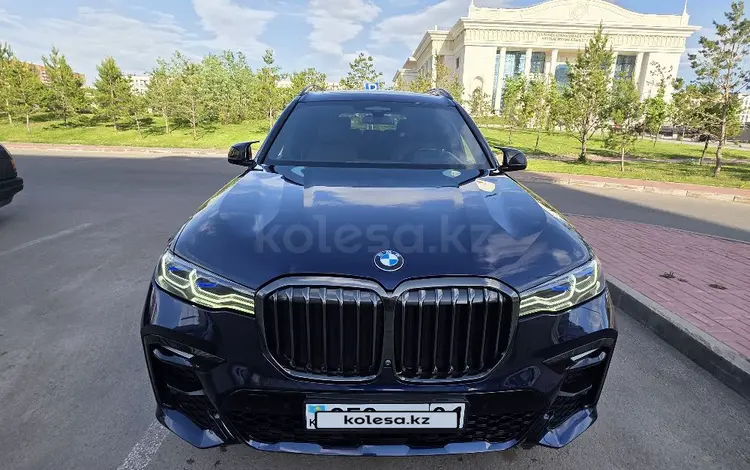 BMW X7 2022 года за 45 000 000 тг. в Астана