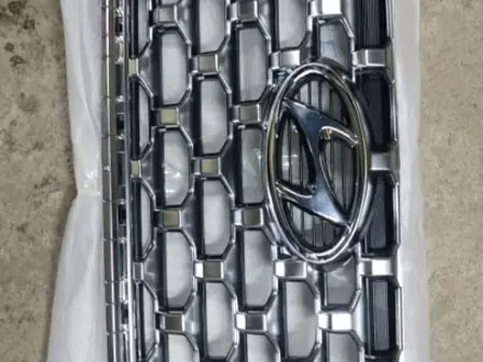 Решетка радиатора на Hyundai Santa fe 4 за 180 000 тг. в Алматы