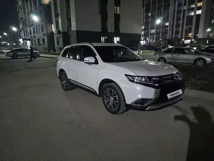 Mitsubishi Outlander 2018 года за 9 800 000 тг. в Алматы – фото 2