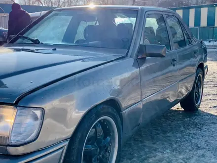 Mercedes-Benz E 230 1990 года за 1 700 000 тг. в Караганда