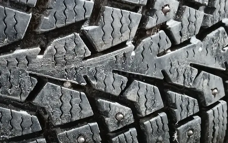 Комплект зимних колёс за 100 000 тг. в Усть-Каменогорск