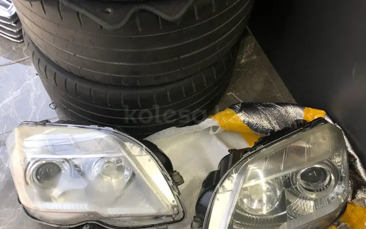 Фары передние на Мерседес GLK x 204 за 1 000 тг. в Алматы