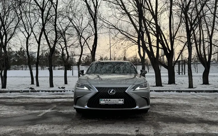 Lexus ES 250 2019 года за 19 000 000 тг. в Астана