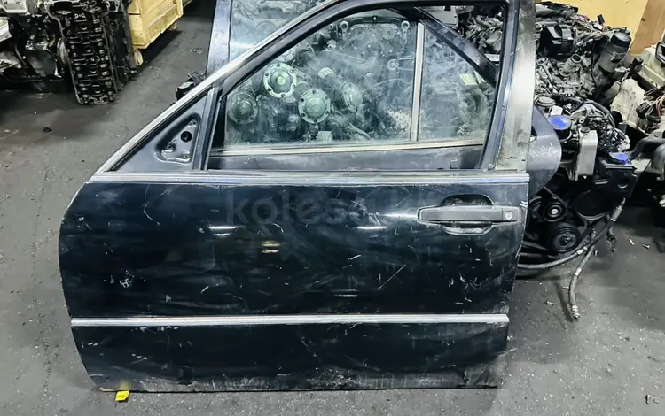 W140 передний левый дверь за 20 000 тг. в Алматы