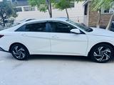 Hyundai Elantra 2023 года за 9 000 000 тг. в Шымкент – фото 2