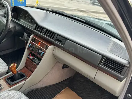 Mercedes-Benz E 230 1992 года за 2 500 000 тг. в Шымкент – фото 16
