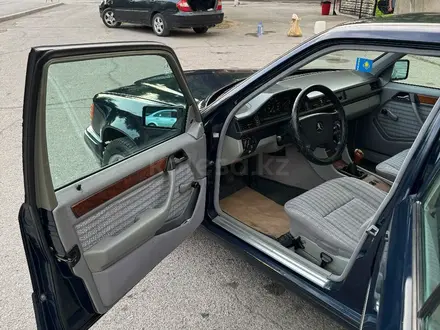 Mercedes-Benz E 230 1992 года за 2 500 000 тг. в Шымкент – фото 18