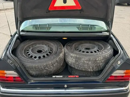 Mercedes-Benz E 230 1992 года за 2 500 000 тг. в Шымкент – фото 20
