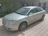 Toyota Avensis 2004 года за 4 500 000 тг. в Уральск – фото 2