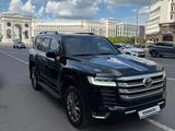 Toyota Land Cruiser 2021 года за 48 000 000 тг. в Астана