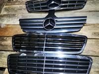 Решетка радиатора Mercedes Benz w203 до рестүшін35 000 тг. в Шымкент