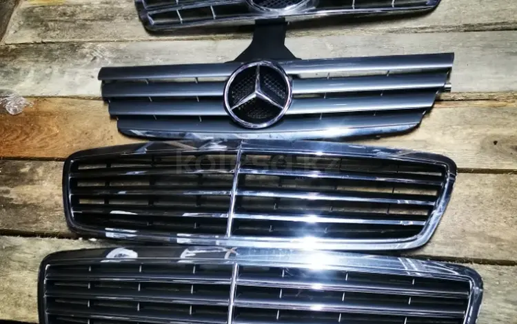 Решетка радиатора Mercedes Benz w203 до рест за 35 000 тг. в Шымкент