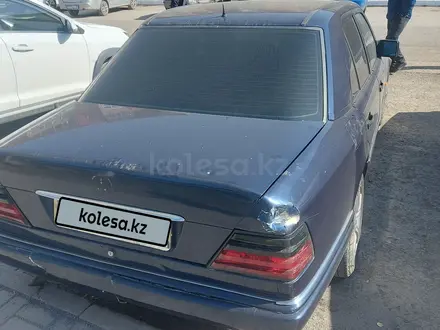 Mercedes-Benz E 200 1994 года за 2 100 000 тг. в Астана – фото 4