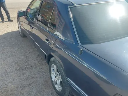 Mercedes-Benz E 200 1994 года за 2 100 000 тг. в Астана – фото 5