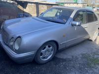 Mercedes-Benz E 230 1996 года за 2 900 000 тг. в Семей