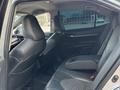 Toyota Camry 2018 года за 8 500 000 тг. в Жанаозен – фото 7