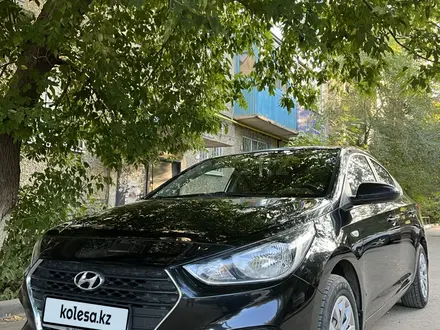 Hyundai Solaris 2017 года за 5 500 000 тг. в Актобе – фото 2